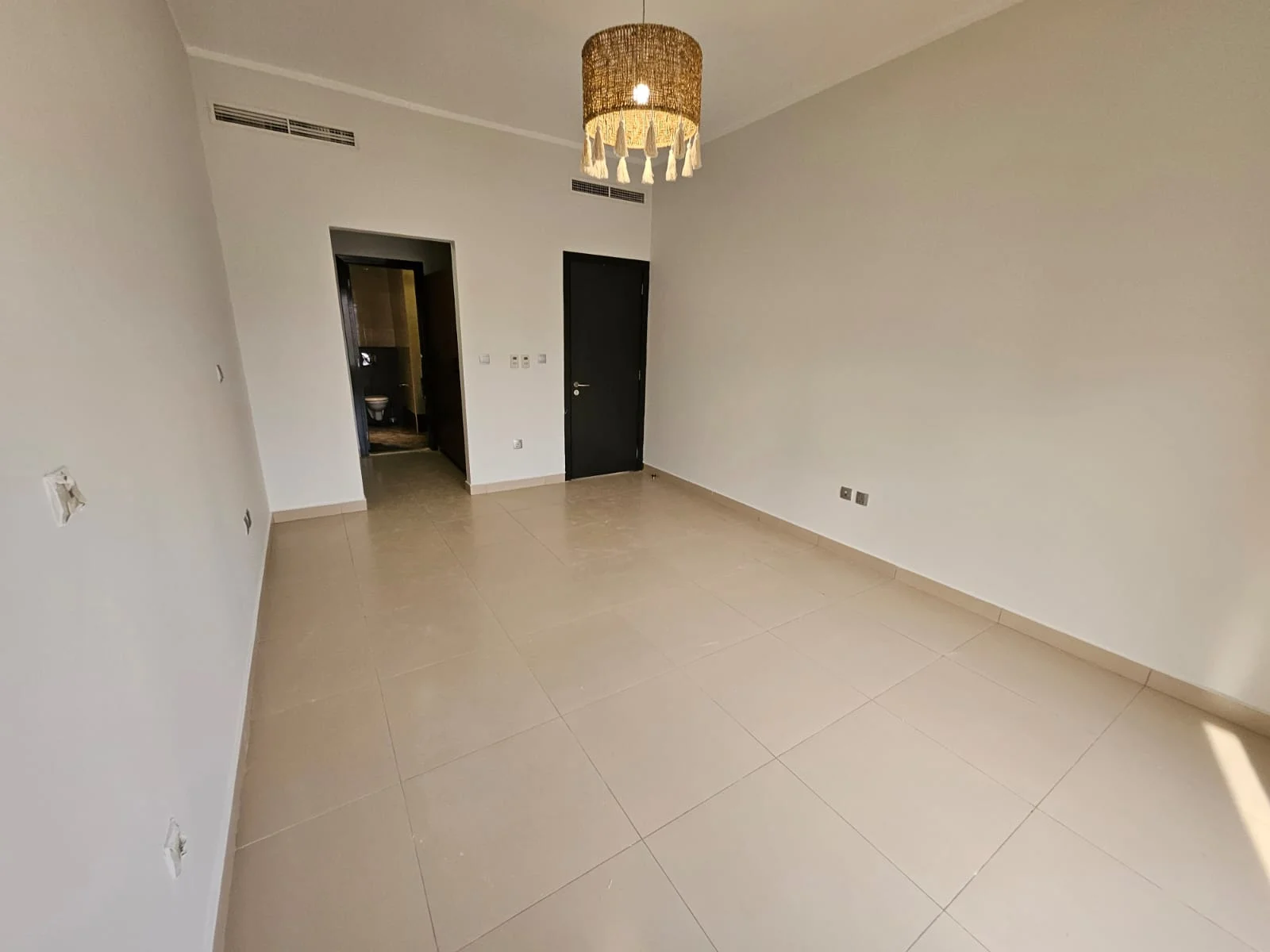CLASSIC 1BEDROOM SEMI FURNISHED WITH BALCONY