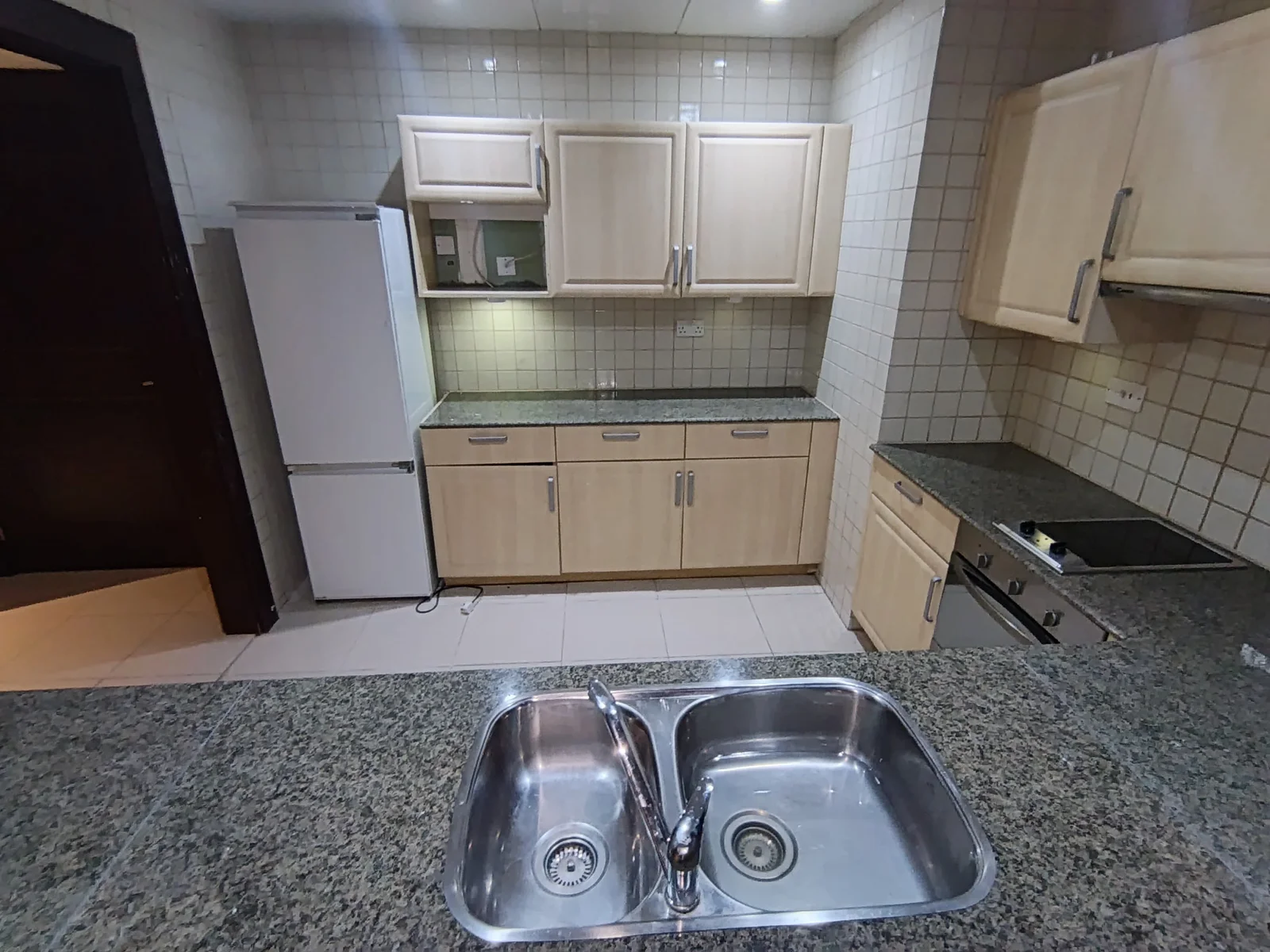 COZY ONE BEDROOM FULLY FURNISHED WITH BALCONY