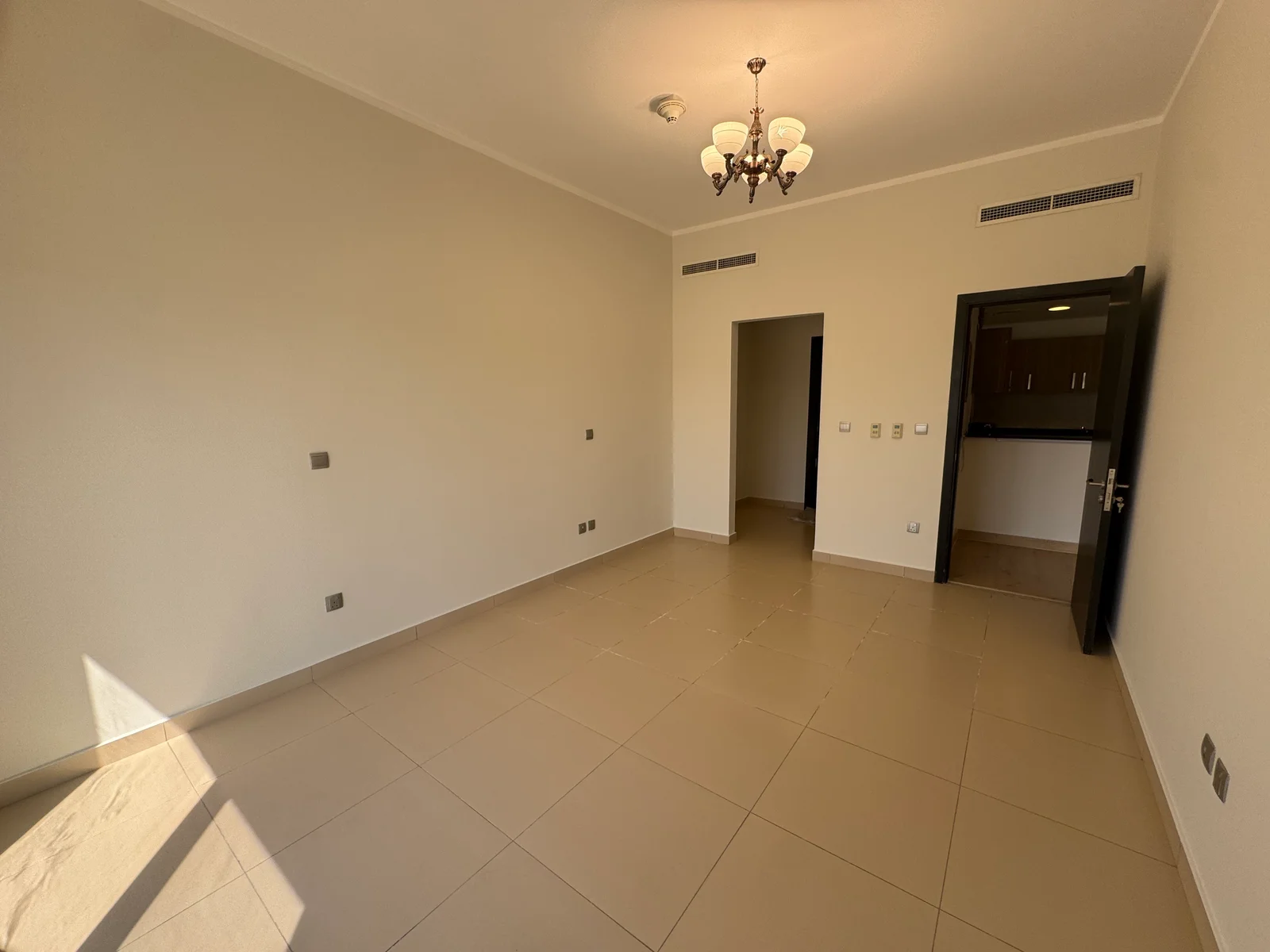 COZY 1 BEDROOM SEMI FURNISHED WITH BIG BALCONY