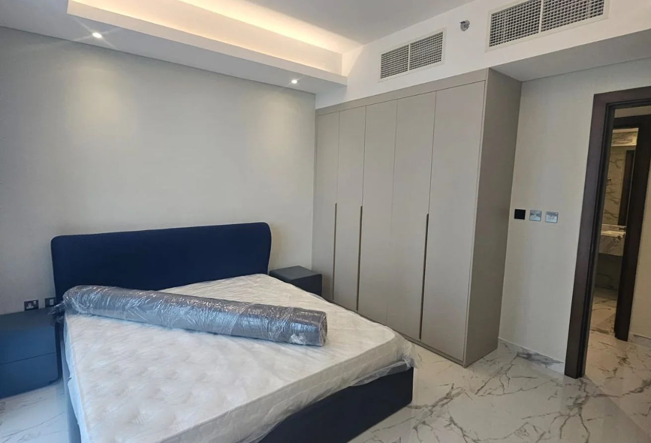 AMAZING 2 BHK FF 4 YRS PLAN MARINA VIEW BEST PRICE