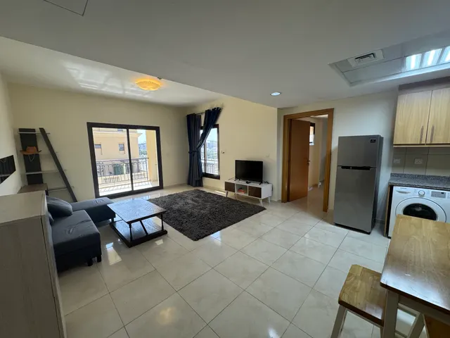 COZY 1 BEDROOM FULLY FURNISHED WITH BALCONY