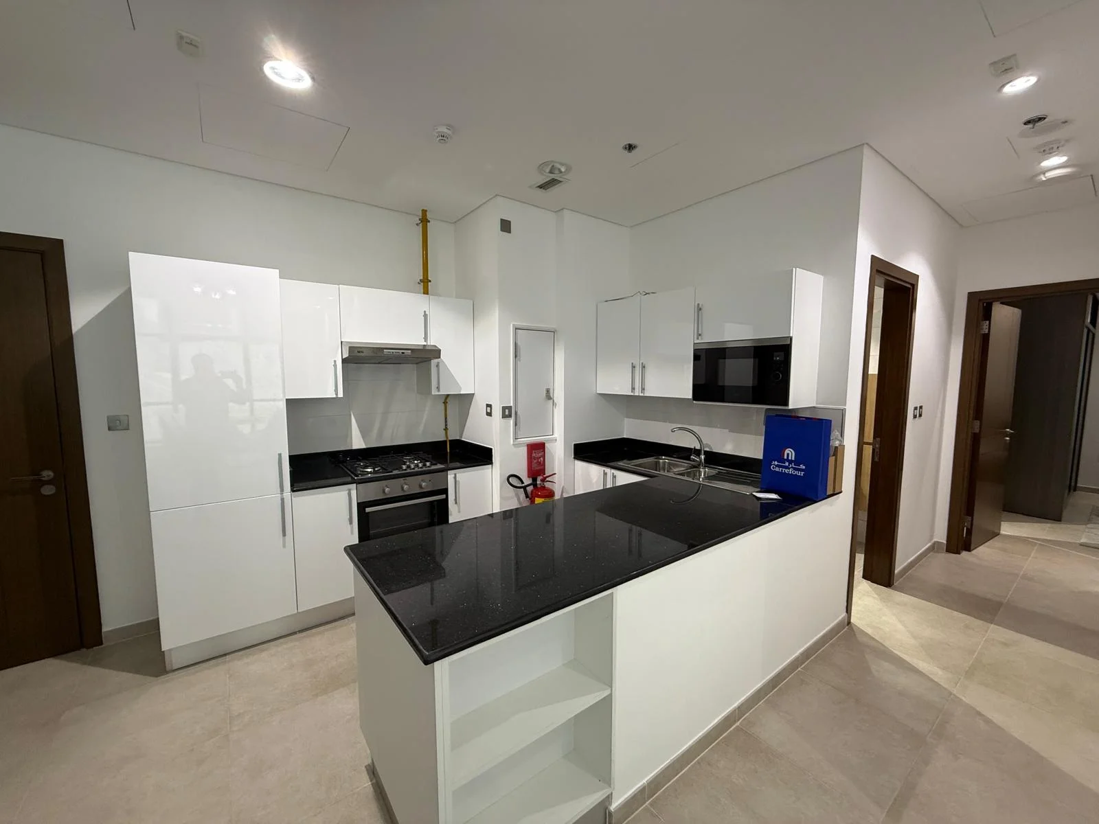 LUXURY 2BEDROOM FULLY FURNISHED WITH BALCONY