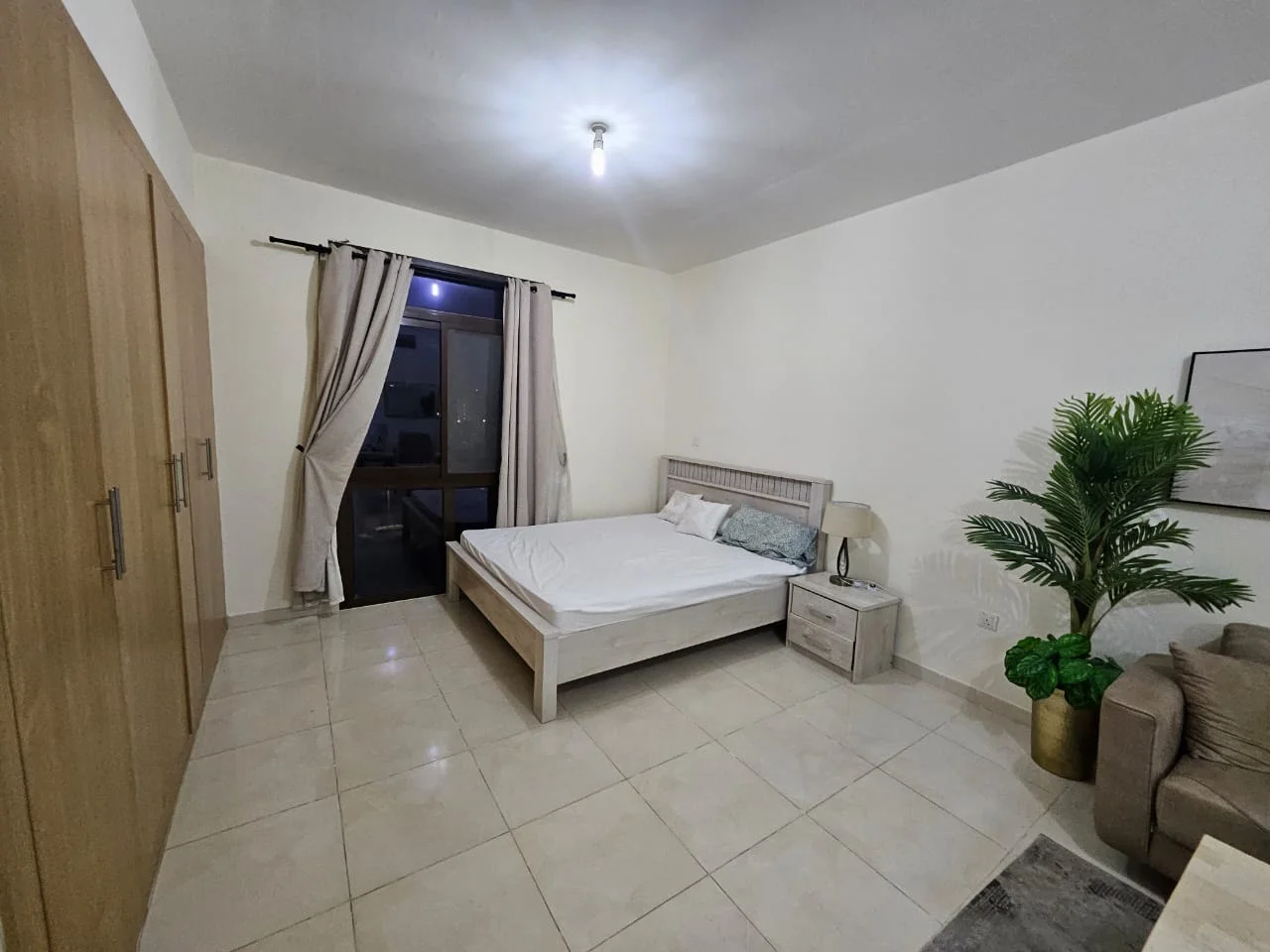 ELEGANT STUDIO FULLY FURNISHED APARTMENT - view 3