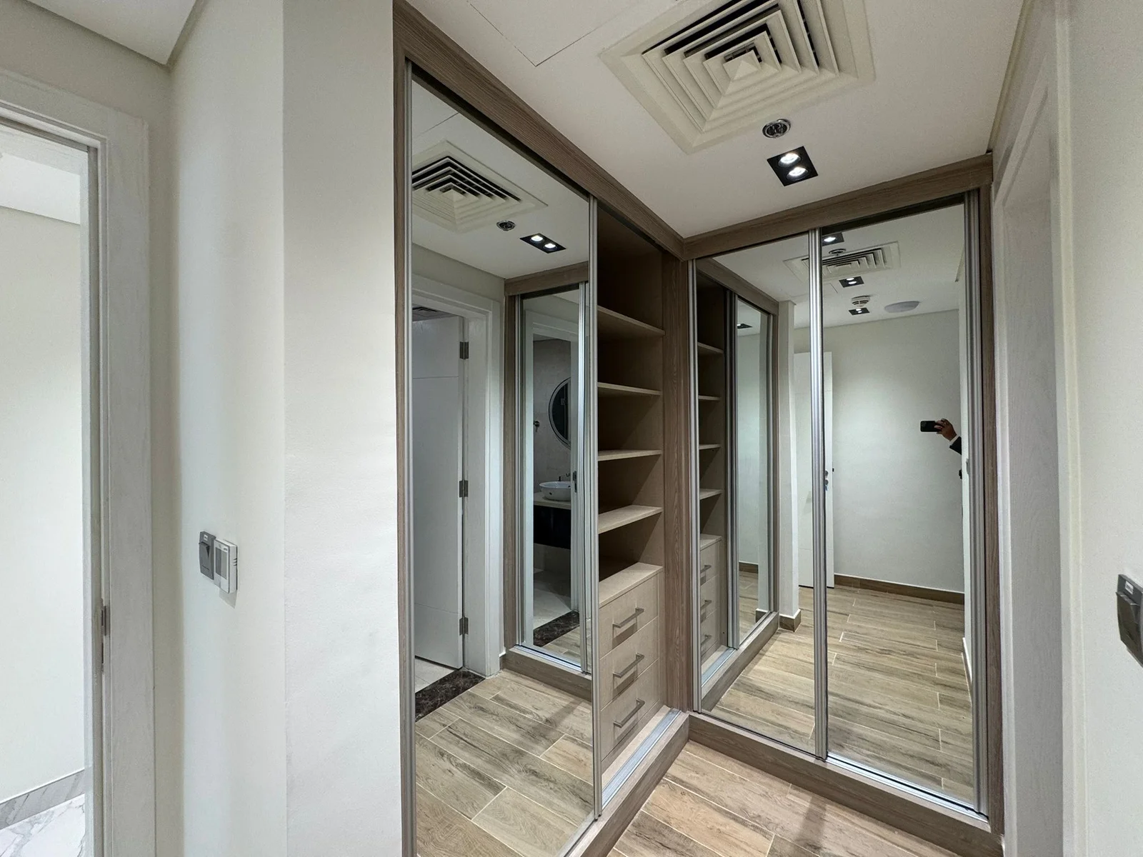 BRAND NEW 1 BEDROOM FULLY FURNISHED WITH BALCONY - view 3