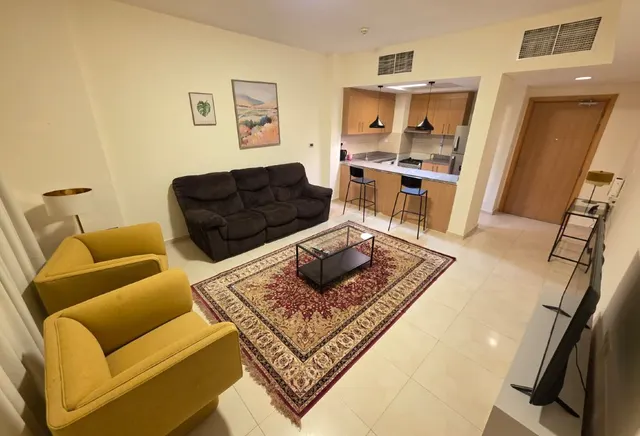 COZY 1 BHK FULLY FURNISHED CLOSE TO TRAMSTATION