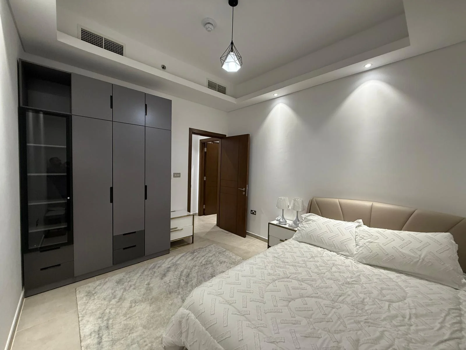 LUXURY 2BEDROOM FULLY FURNISHED WITH BALCONY