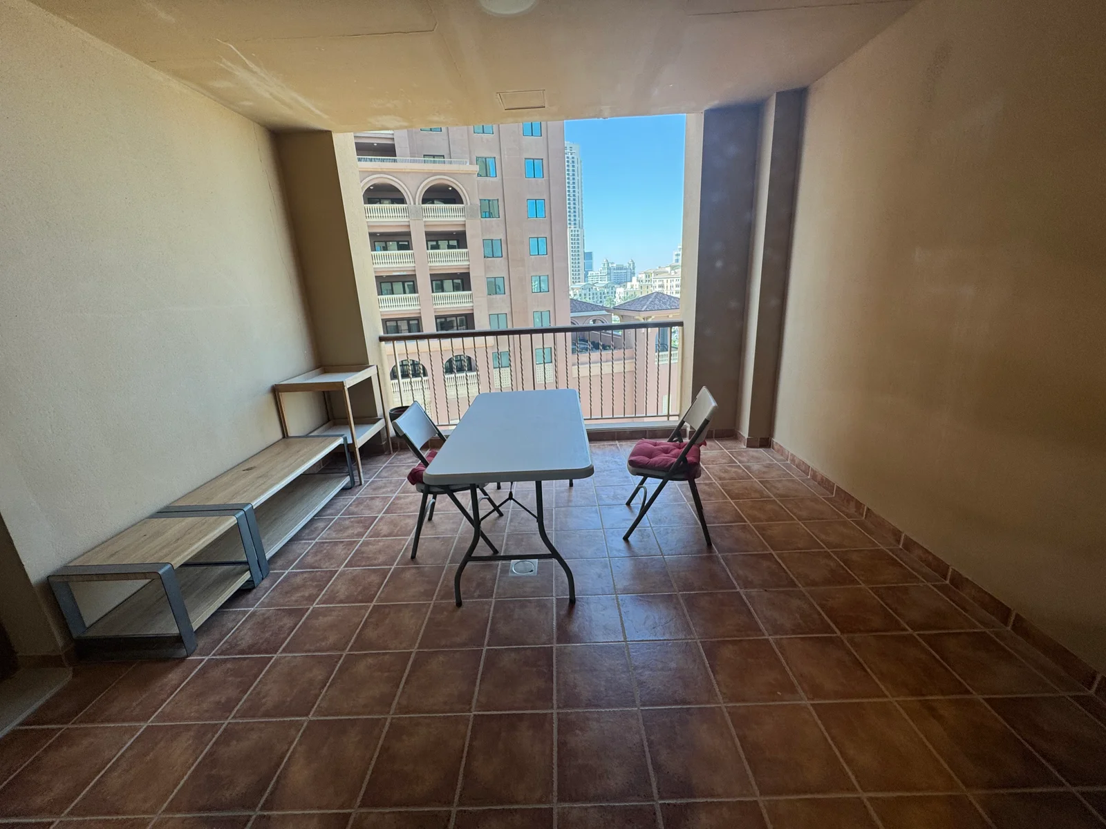 SPACIOUS 1 BEDROOM FULLY FURNISHED WITH SEE VIEWS
