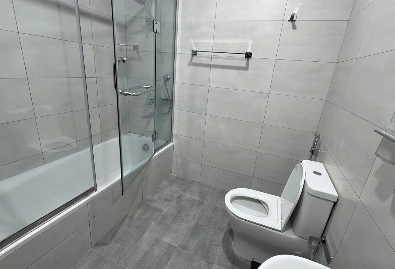 Exclusive Deal Fully Furnished 2BHK Sea Prime loca
