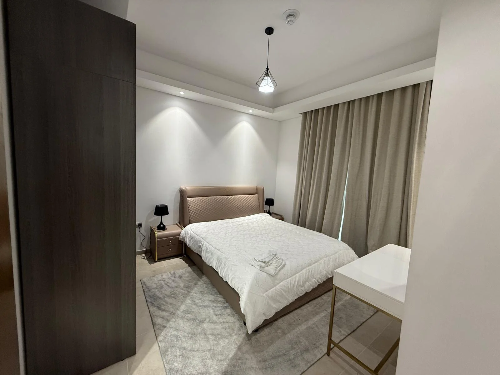LUXURY 2BEDROOM FULLY FURNISHED WITH BALCONY