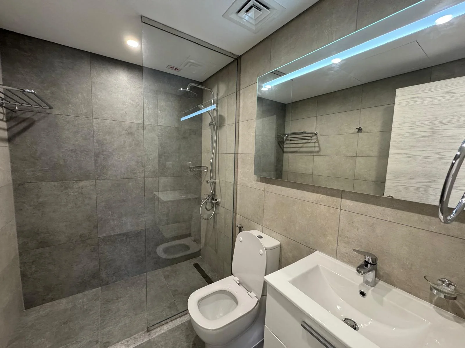 BRAND NEW 1BEDROOM FULLY FURNISHED WITH BALCONY