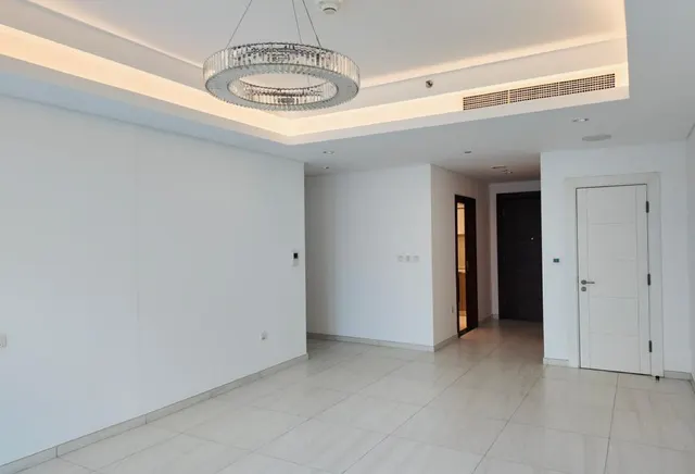 PRIME PEARL LOCATION – STUNNING VIEWS – ICONIC LIF