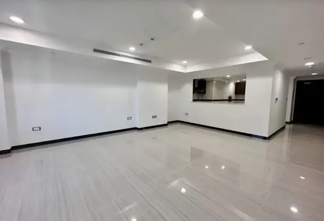 Semi-Furnished 2-bedroom apartment in Porto Arabia - view 3