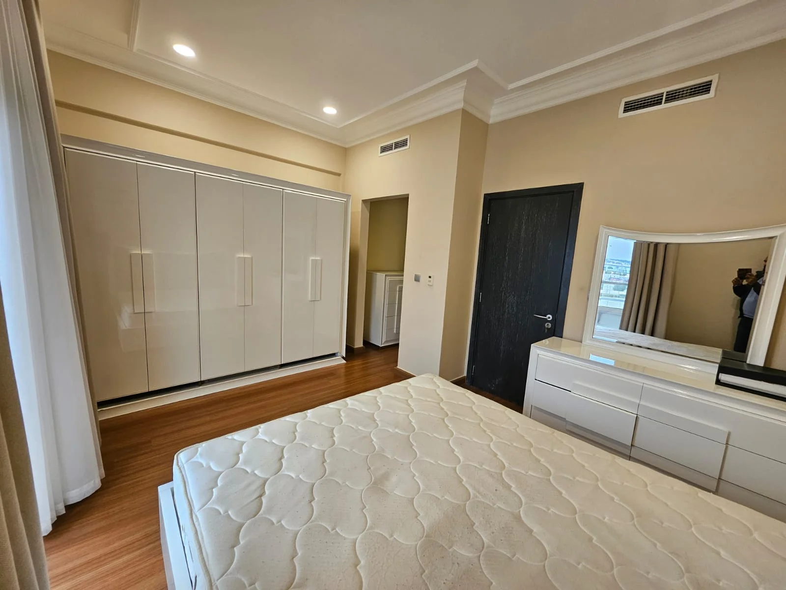 ELEGANT 2BEDROOM BRAND NEW FULLY FURNISHED BALCONY