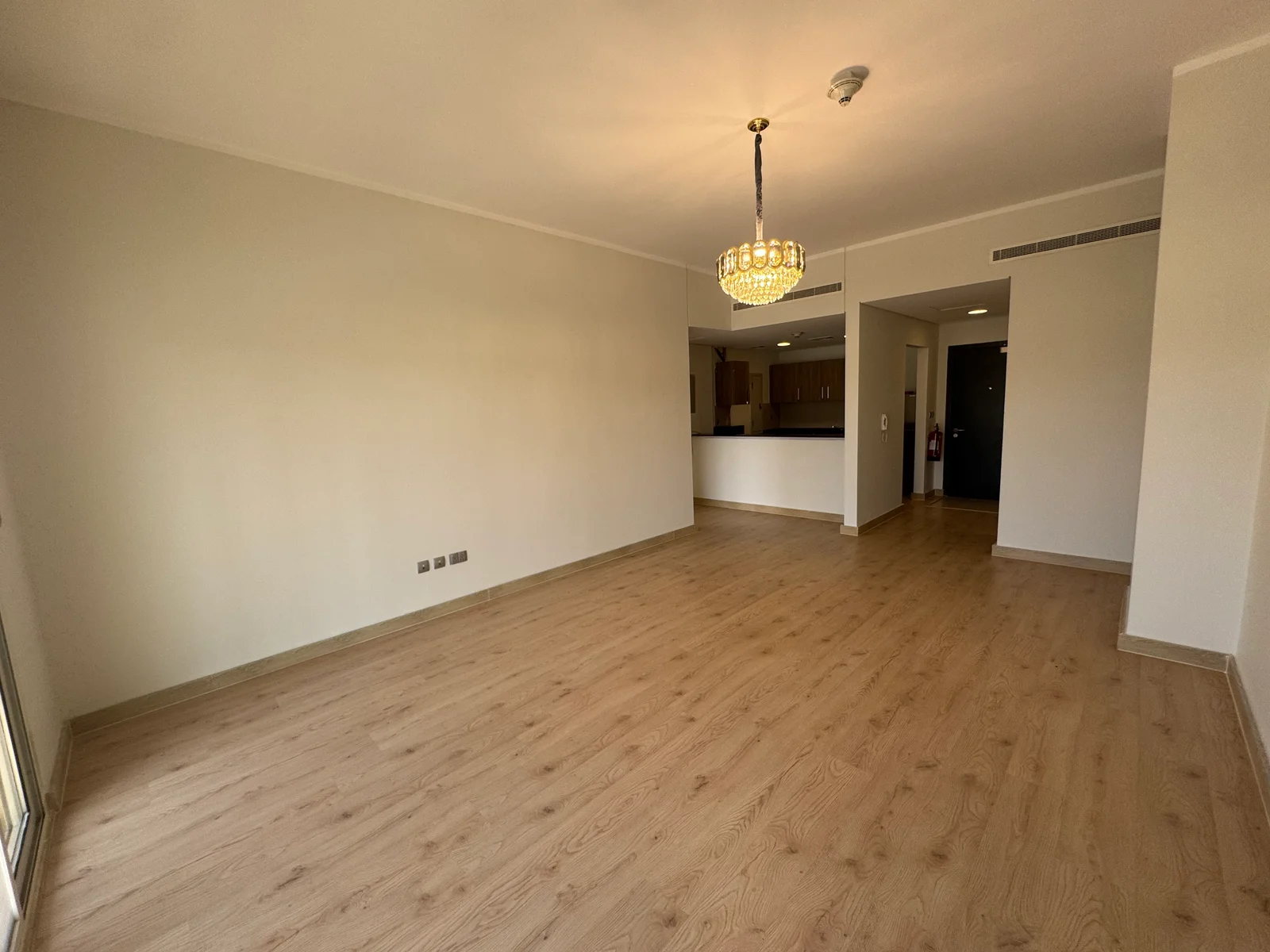 COZY 1 BEDROOM SEMI FURNISHED WITH BIG BALCONY