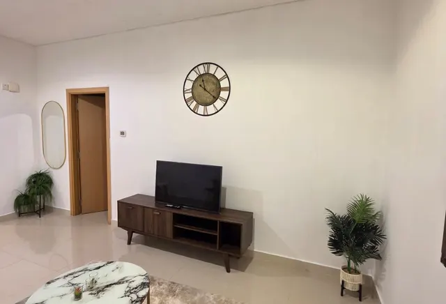 COZY 1 BHK FULLY FURNISHED BEST PRICE IN FOX HILLS