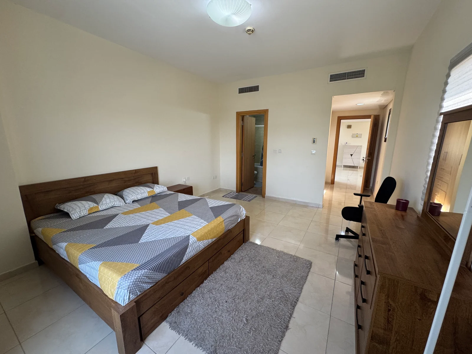COZY 1 BEDROOM FULLY FURNISHED WITH BALCONY