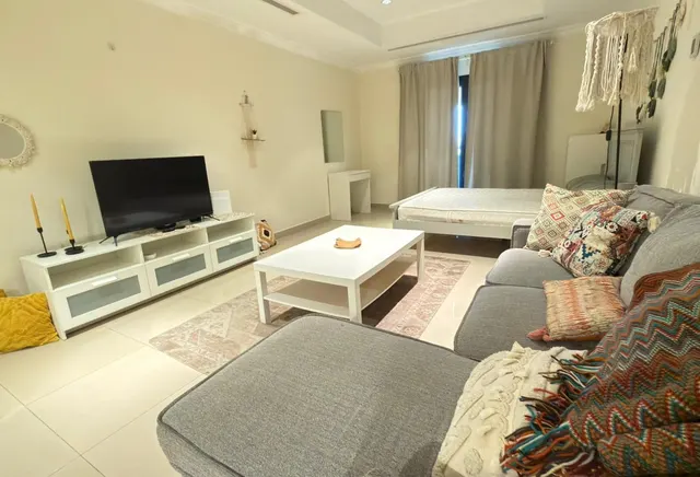 LUXURIOUS STUDIO APARTMENT IN PEARL