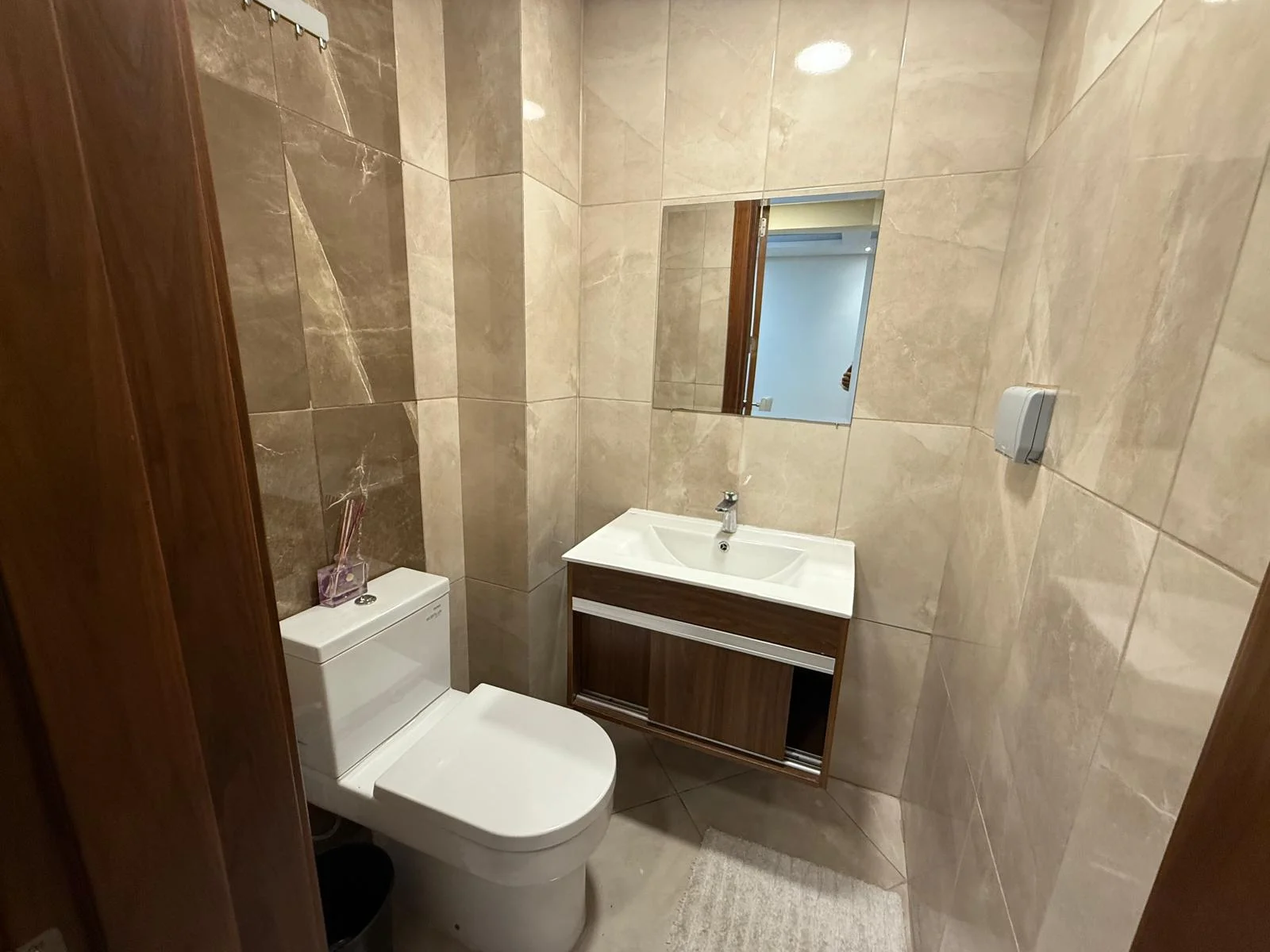 ELEGANT 1BEDROOM FULLY FURNISHED WITH BALCONY