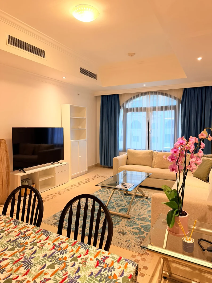 ELEGANT 1 BEDROOM FULLY FURNISHED WITH BALCONY
