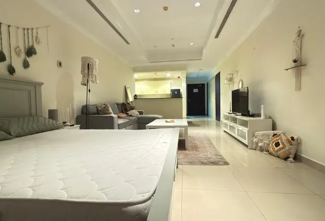 LUXURIOUS STUDIO APARTMENT IN PEARL