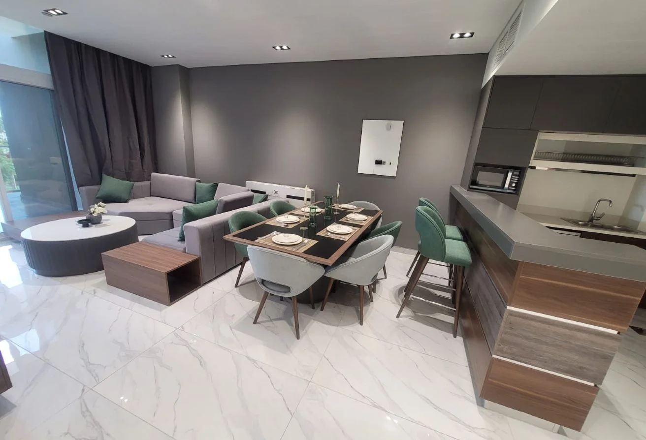 AMAZING 2 BHK PARK VIEW RENTED FF IN CRESCENT PARK