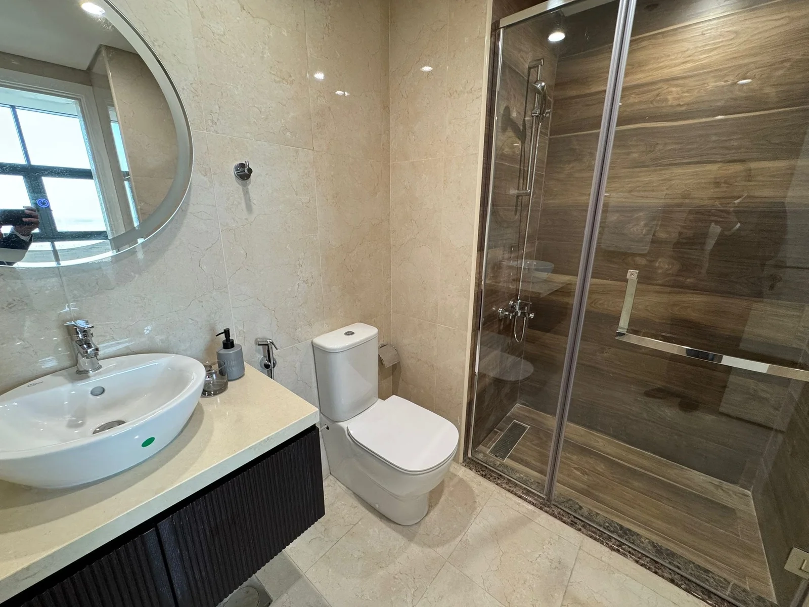 BRAND NEW 1 BEDROOM FULLY FURNISHED WITH BALCONY