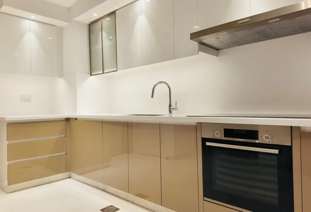 PRIME PEARL LOCATION – STUNNING VIEWS – ICONIC LIF