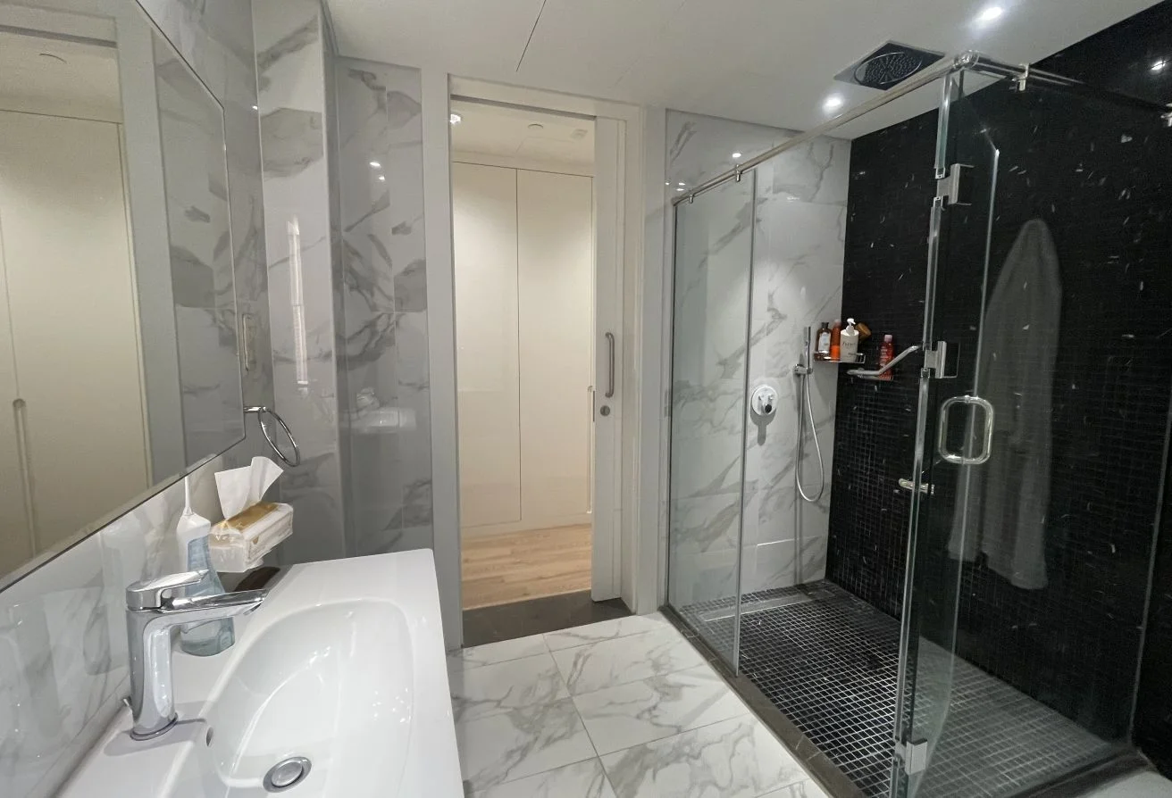 LUXURIOUS 1BED APARTMENT WITH BIG SEA VIEW BALCONY