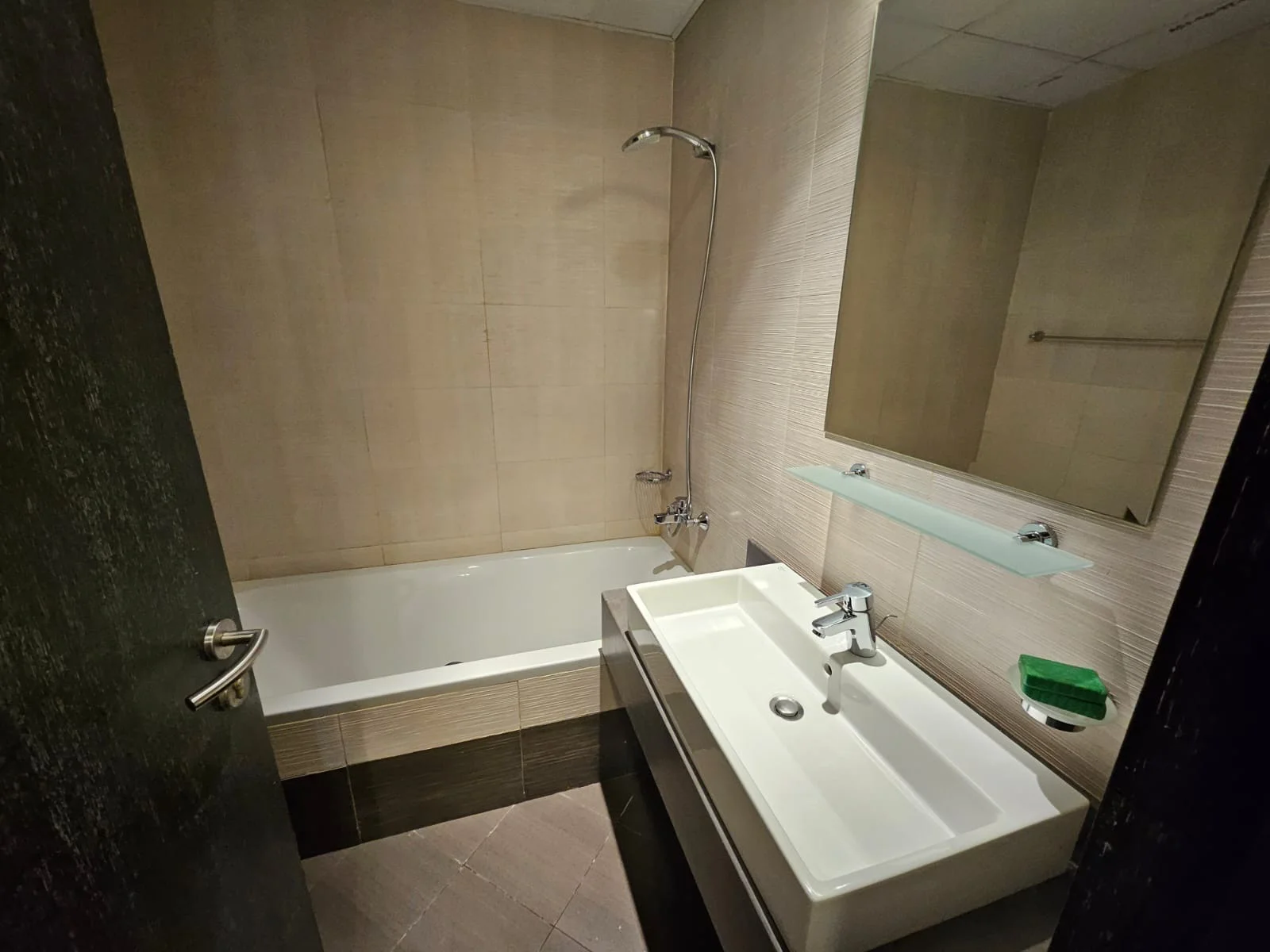 ELEGANT 2BHK FF SEE VEIW UPGRADED APARTMENT
