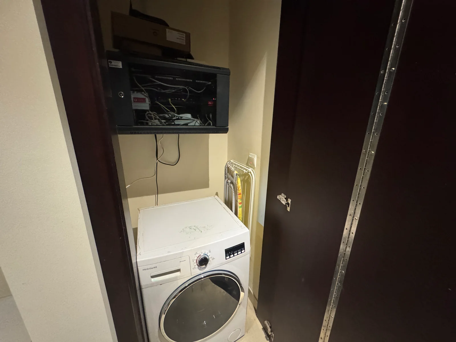 SPACIOUS 1 BEDROOM FULLY FURNISHED WITH SEE VIEWS