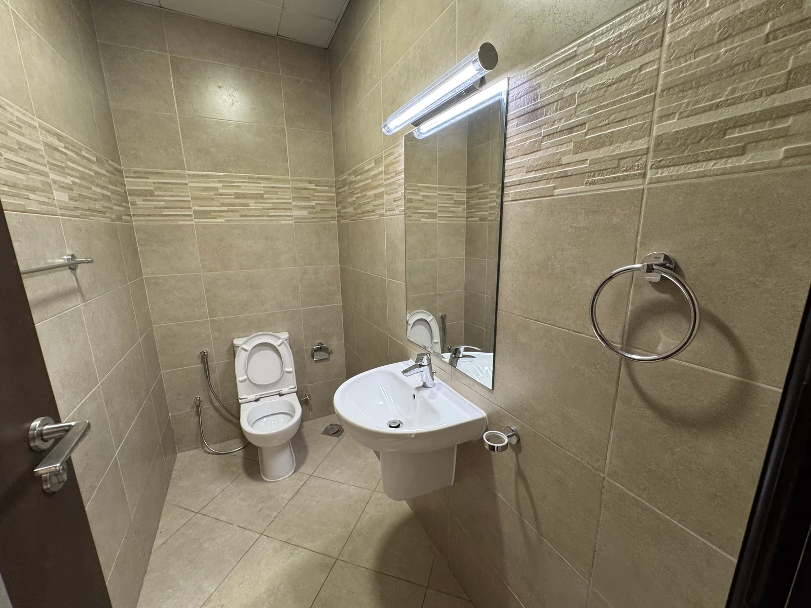 BRAND NEW 3BEDROOM FULLY FURNISHED BIG SIZE - view 3