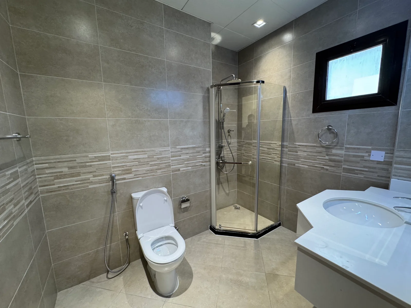 BRAND NEW 2BEDROOM FULLY FURNISHED WITH BALCONY