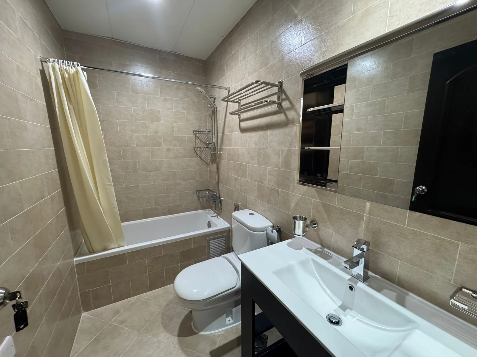 BRAND NEW 2+MAIDROOM WITH BILLS FULLY FURNISHED