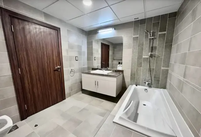 Semi-Furnished 2-bedroom apartment in Porto Arabia
