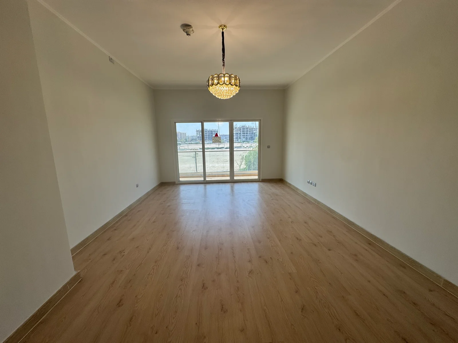 COZY 1 BEDROOM SEMI FURNISHED WITH BIG BALCONY