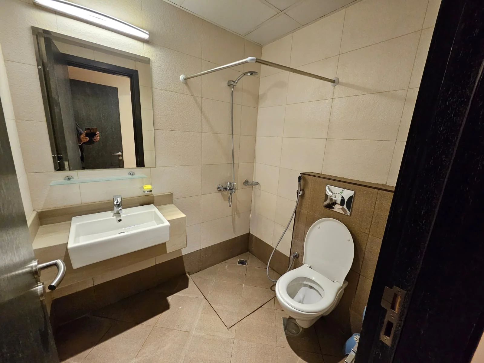 ELEGANT 2BHK FF SEE VEIW UPGRADED APARTMENT