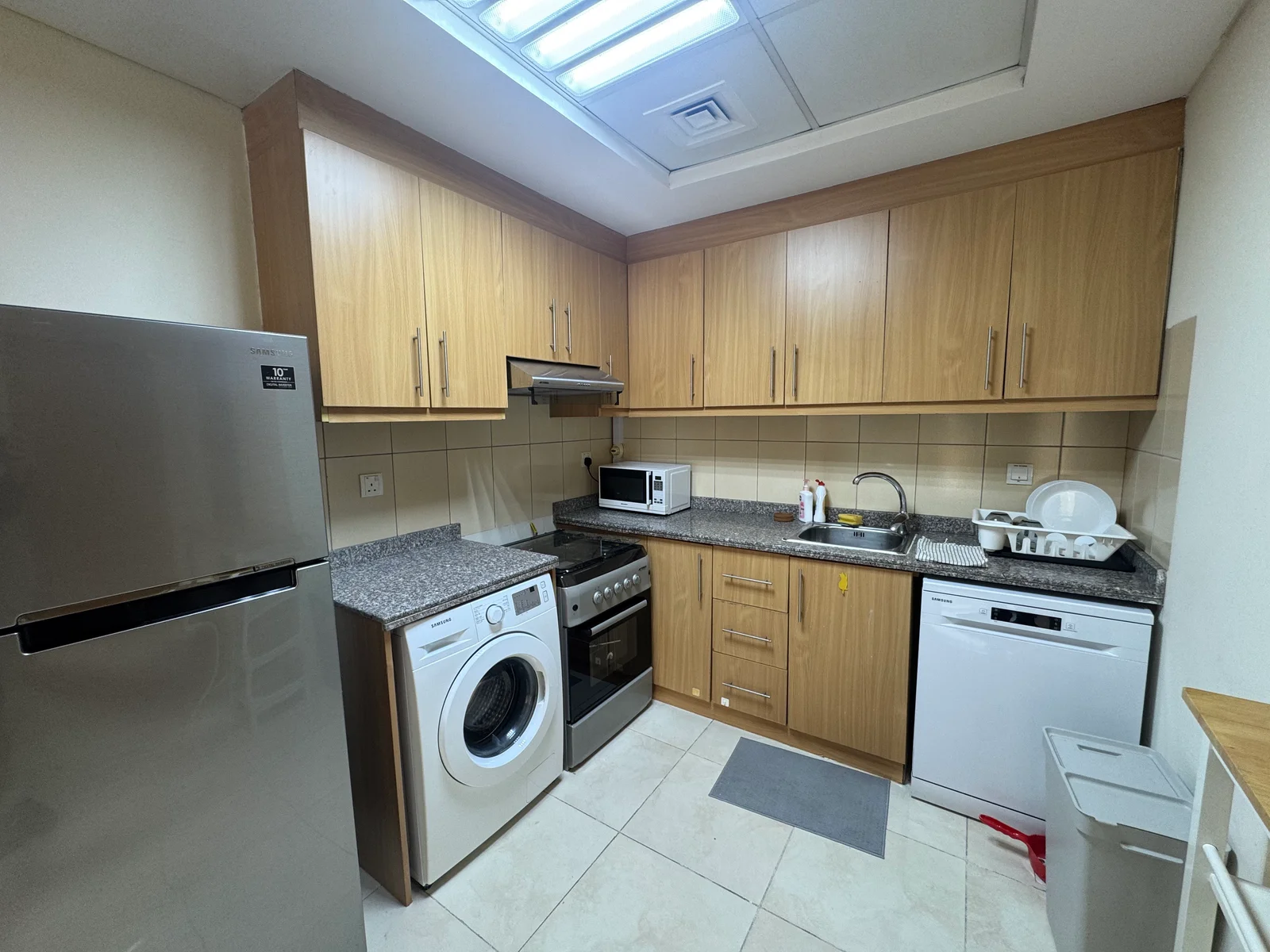 COZY 1 BEDROOM FULLY FURNISHED WITH BALCONY