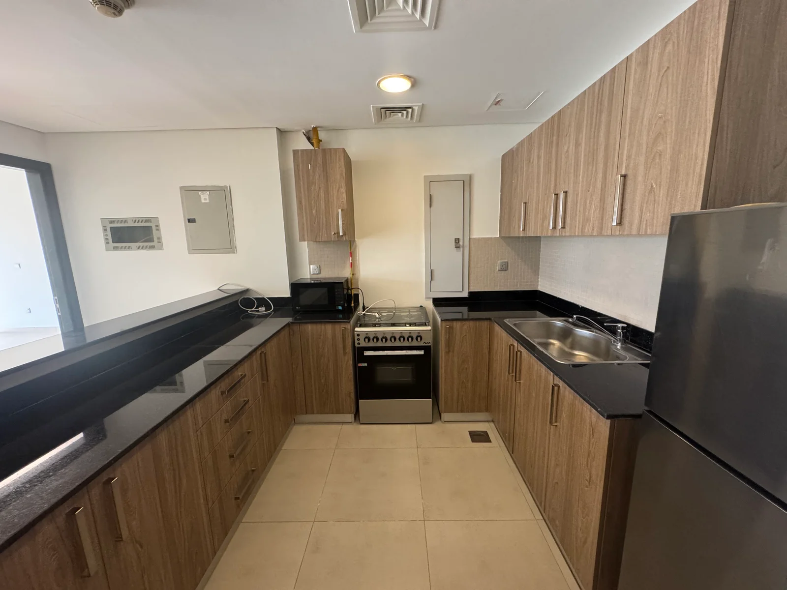 COZY 1 BEDROOM SEMI FURNISHED WITH BIG BALCONY