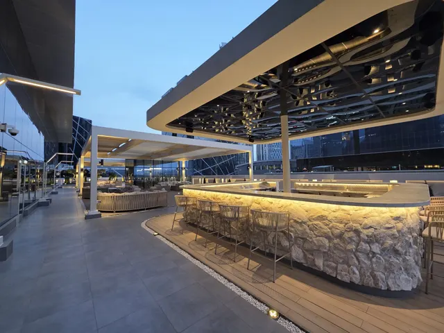 LUXURY 1BEDROOM FULLY FURNISHED BRAND NEW HIGH END