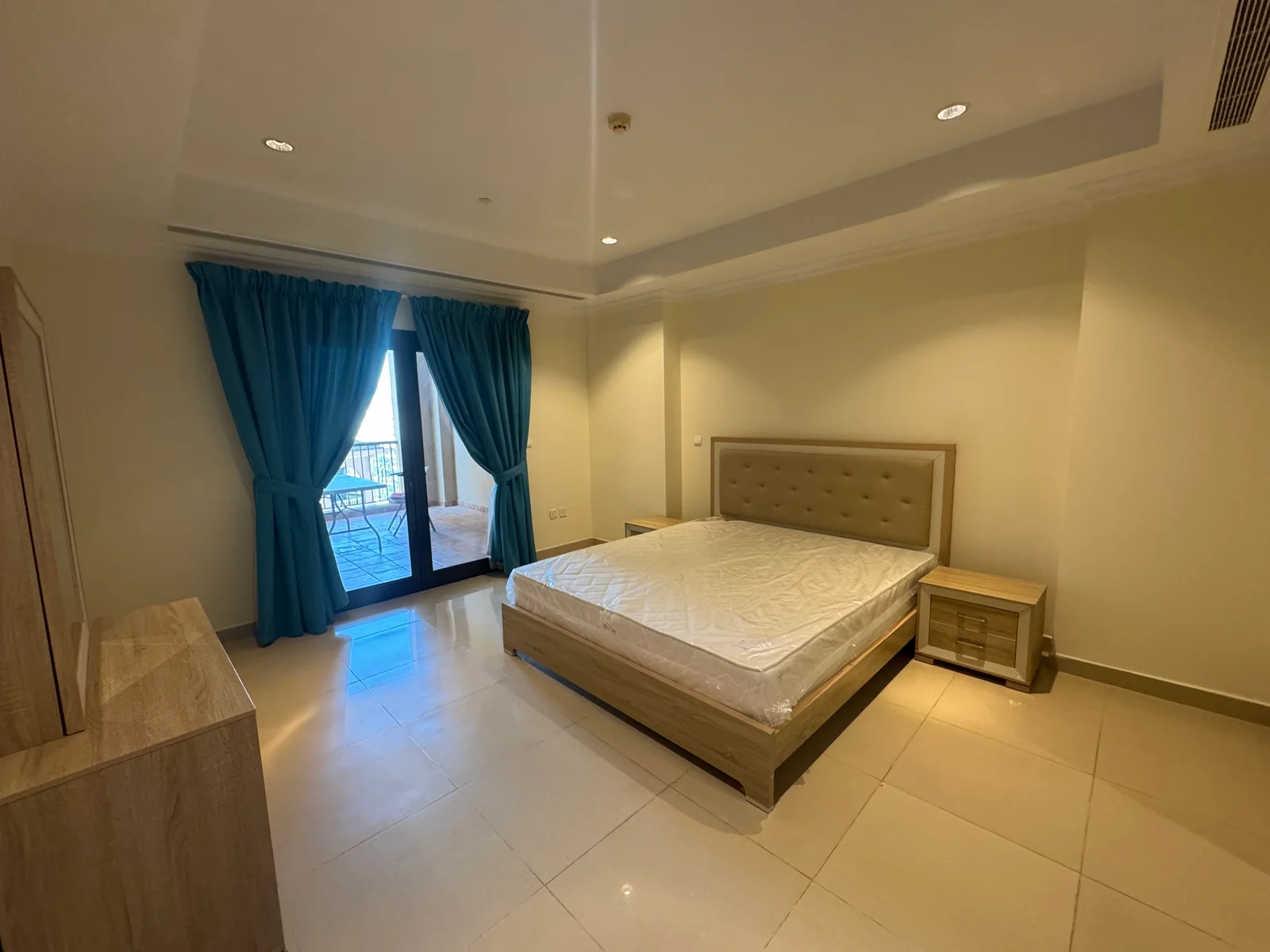 SPACIOUS 1 BEDROOM FULLY FURNISHED WITH SEE VIEWS