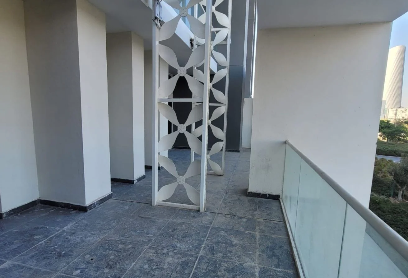 RENTED 2 BHK PARK VIEW WITH TERRACE BEST PRICE