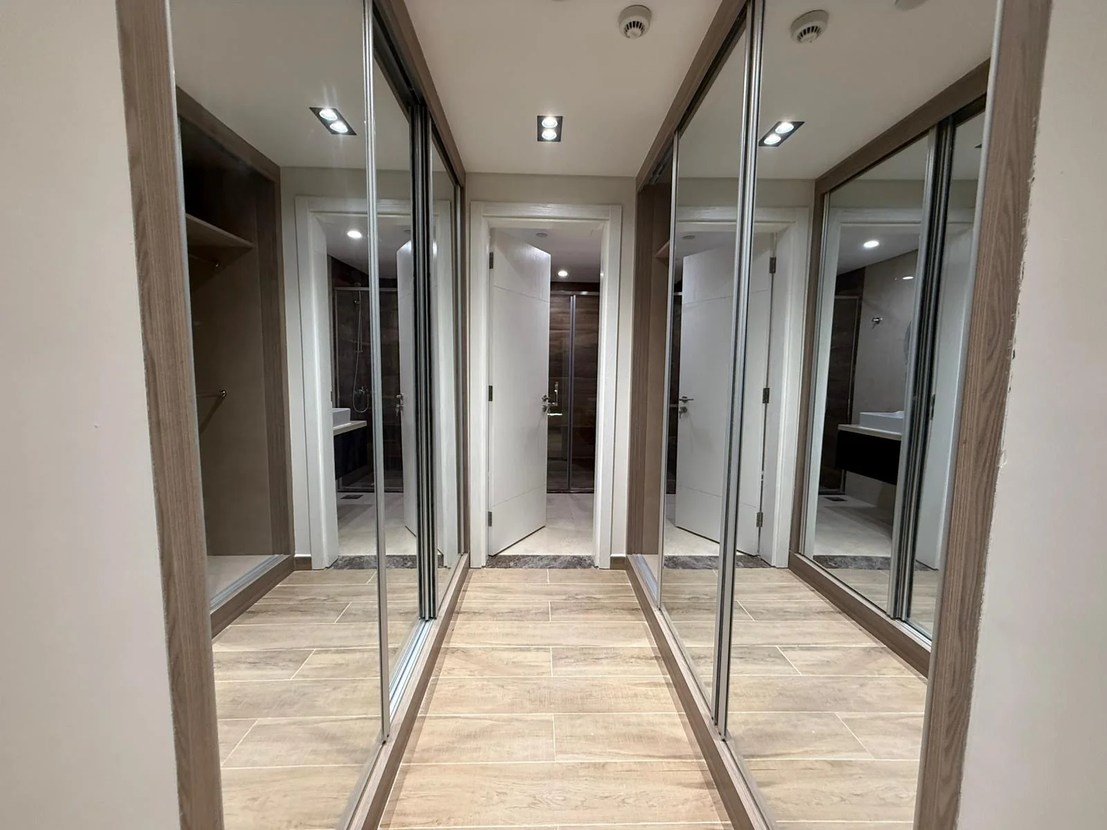 BRAND NEW 1BEDROOM LUXURY FURNITURE WITH BALCONY