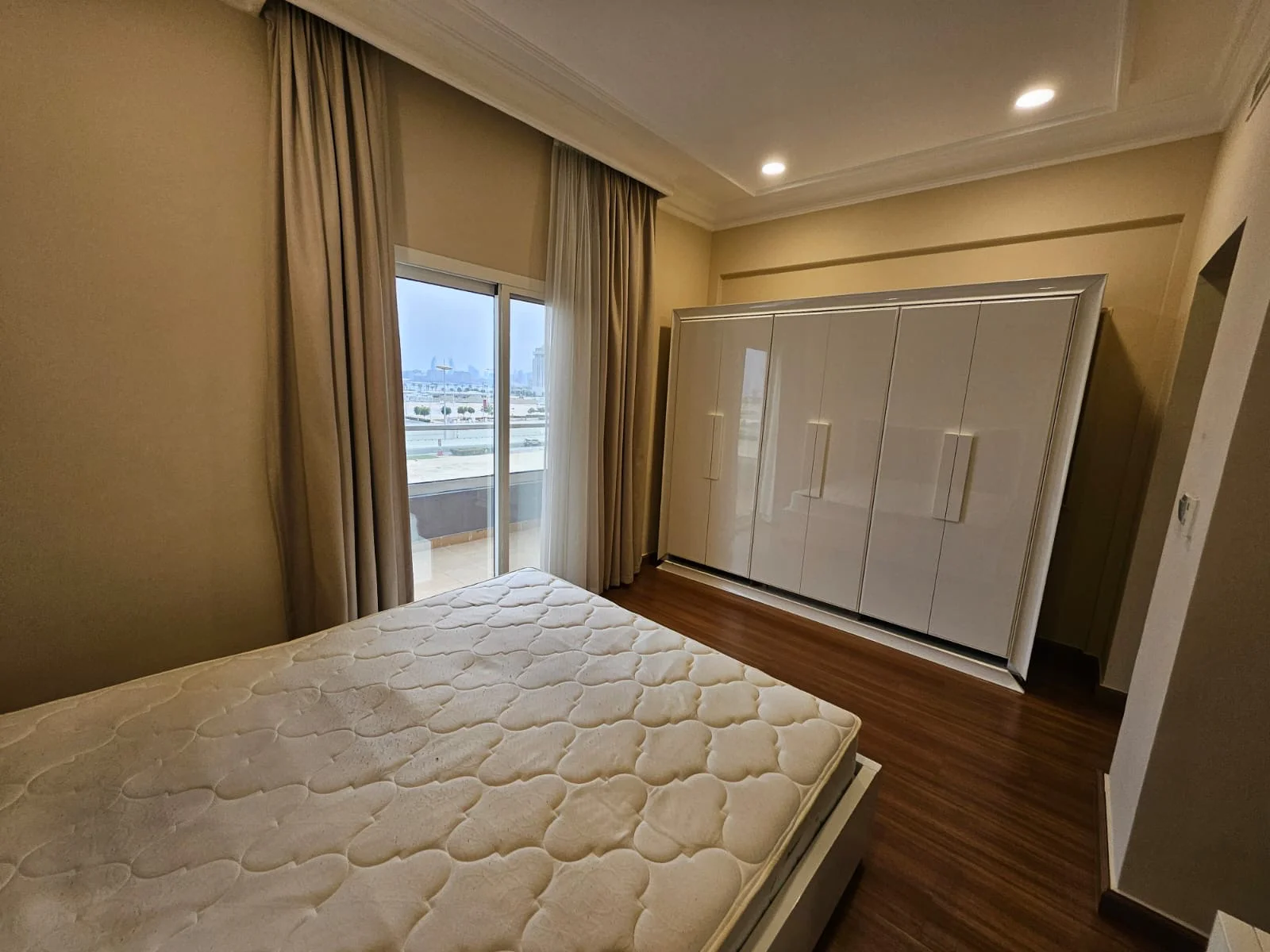 ELEGANT 2BHK FF SEE VEIW UPGRADED APARTMENT