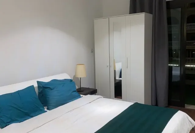 STUNNING STUDIO WITH MARINA AND SEA VIEW IN PEARL