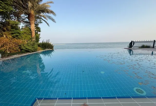 GrandVilla Retreat Beachfront Pool Prime Lifestyle