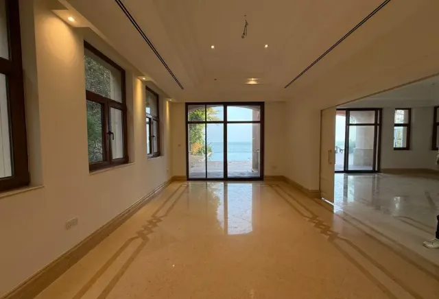 GrandVilla Retreat Beachfront Pool Prime Lifestyle