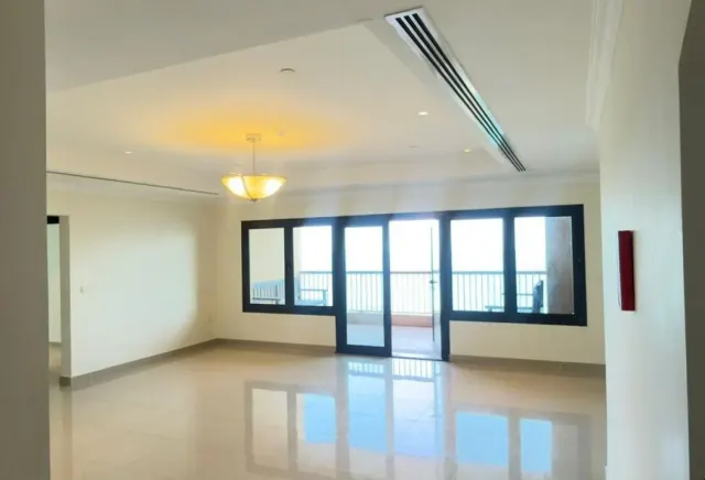 SPACIOUS 2BR | BALCONY | TOP FLOOR | SEA VIEW