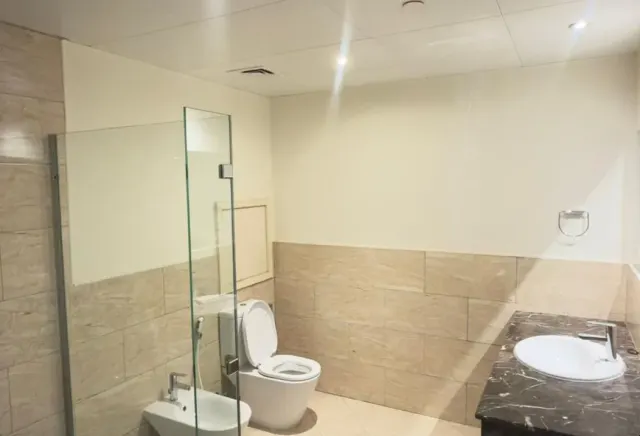 SPACIOUS 2BR | BALCONY | TOP FLOOR | SEA VIEW