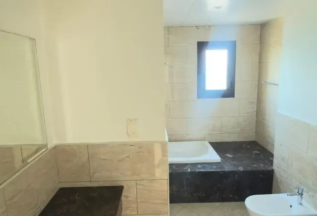 SPACIOUS 2BR | BALCONY | TOP FLOOR | SEA VIEW