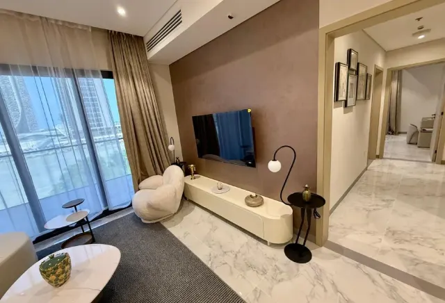 SPECIOUS 1BHK APARTMENT FOR SALE IN MARINA |